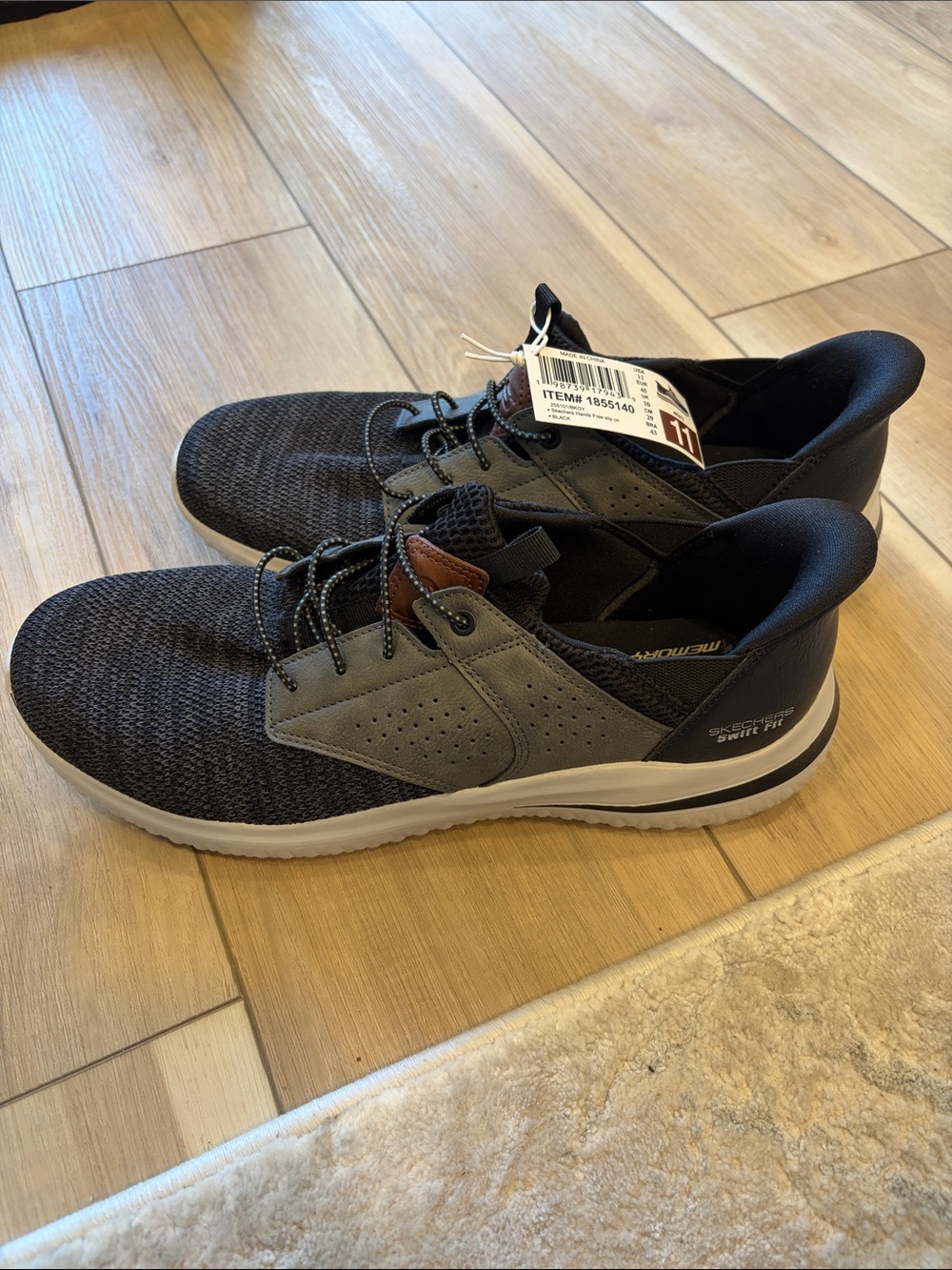 New Skechers Men's Black and Gray Lightweight Athletic Sneakers